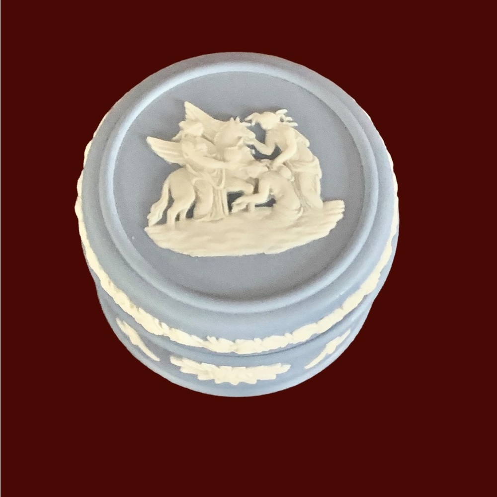 🚩SOLD🚩 Wedgewood Collector’s Trinket Box - Blue Jasperware - Vintage - Picture 4 of 11